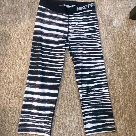 Nike Pro Dri-Fit Crop Leggings - Picture 4 of 4